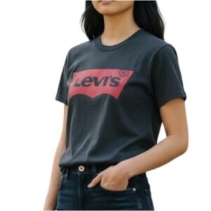 LEVIS Black Red Tab Graphic Logo Crewneck Short Sleeve T-Shirt Girl Fit Size L